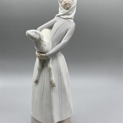 Lladro #4584 Girl with Lamp, Retired 1993