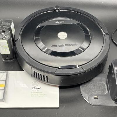 iRobot Roomba 800 Vacuum + 2 Batteries & Filter