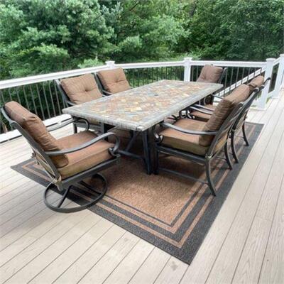 Lot 001
Outdoor Dining Set & Rug Grouping