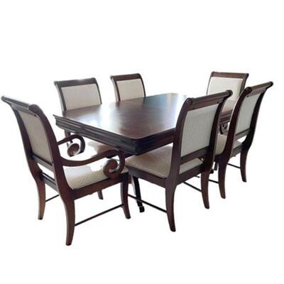 Lot 009
Broyhill Furniture Nouvelle Collection Dining Suite