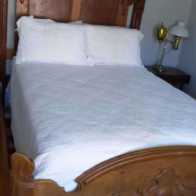 Antique Burl Oak And Maple Full Size Bed
https://ctbids.com/estate-sale/17159/item/1682340
