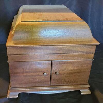 Victor Victrola Gramophone
https://ctbids.com/estate-sale/17159/item/1683869