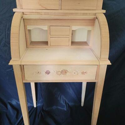Roll Top Wooden Desk
https://ctbids.com/estate-sale/17159/item/1683963