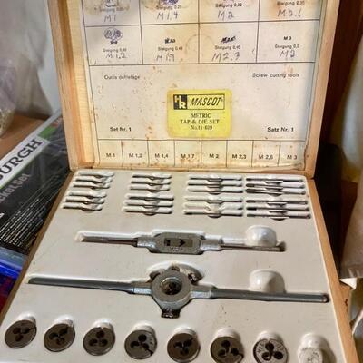 Clockmakers tap and die set