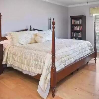 King bed with adjustable mattress