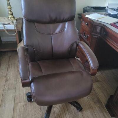 office chair sold with or without the desk