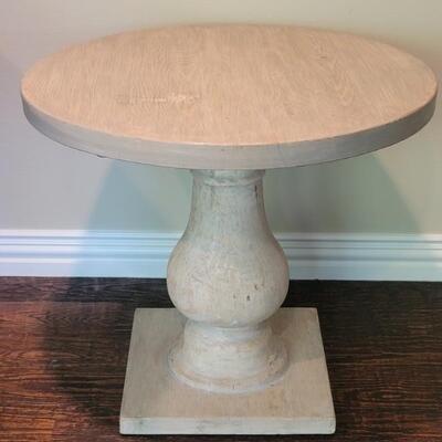 Solid Wood Round Foyer / Accent Pedestal Table
1 of 2 in this auction