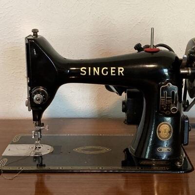 Vintage Singer 99K Sewing Machine in Wood Cabinet