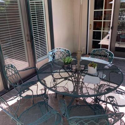 Metal Mesh Patio Dining Table and 4 Chairs