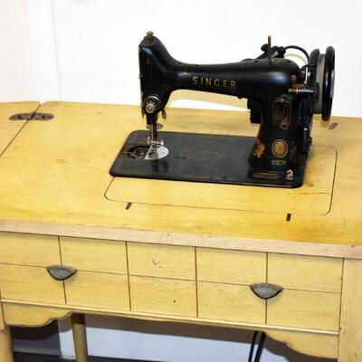 Singer Sewing Machine in Cabinet 