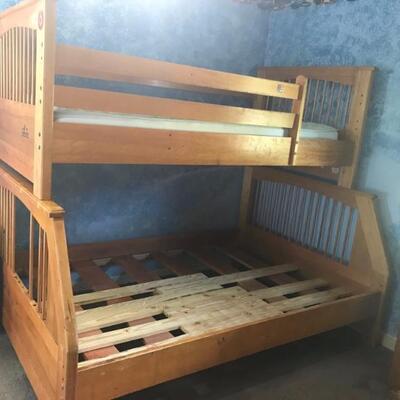 bunk bed twin top and double bottom $65
missing dowels
