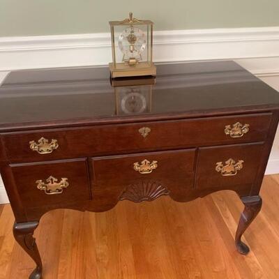 Penns. House cherry shell-carved lowboy