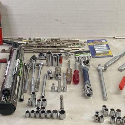 Torque Wrench and socket set