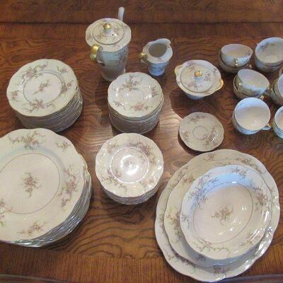 THEODORE HAVILAND NEW YORK â€œROSALINDEâ€ DINNERWARE NOT A COMPLEAT SET 50+ PIECES MUST PREVIEW