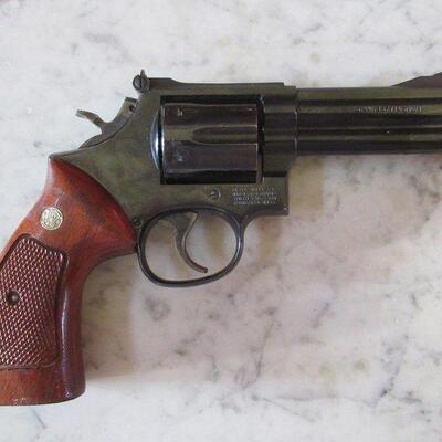 S.&W. SMITH & WESSON .357 MAGNUM REVOLVER