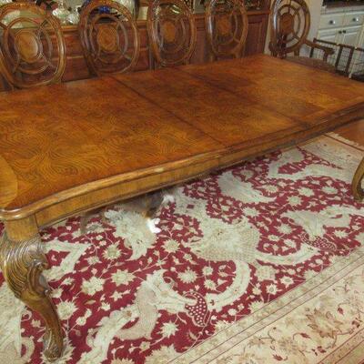 DINING ROOM TABLE MADE BY THE HOOKER FURNITURE COMPANY MEASURES 86 X 45 X 18 WITH ADDITIONAL LEAF