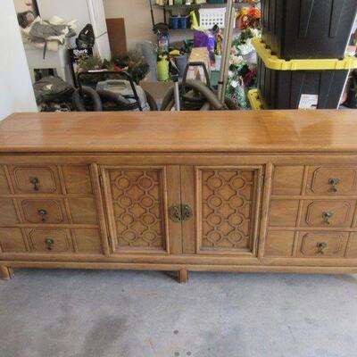 MID-CENTURY TAMERLANE DRESSER WITH MIRROR BY THOMASVILLE MEASURES 76â€ X 20â€ X 30â€