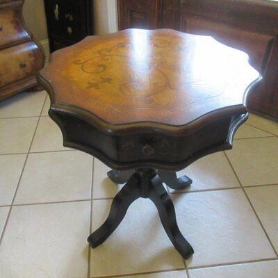 VINTAGE STYLE DRUM TABLE WITH DRAWER WITH WONDERFUL INLAY 24" X 24" X 27"