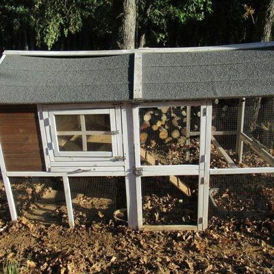 AWESOME WOOD CHICKEN COOP WITH 2 LEVELS, WINDOWS AND LOCKS IN EXCELLENT CONDITION 83" X 43" X 50"