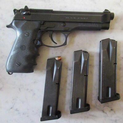 BERETTA MODEL 96 PISTOL .40 CALIBER S&W WITH 3 CLIPS