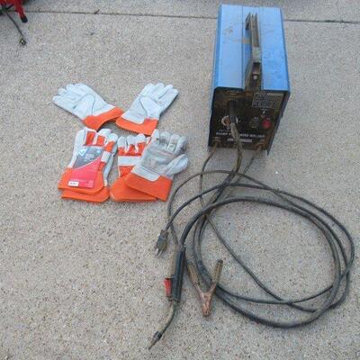 CHICAGO ELECTRIC WELDER 90 AMP FLUX WIRE WELDER 94056 WITH GLOVES AND HELMET