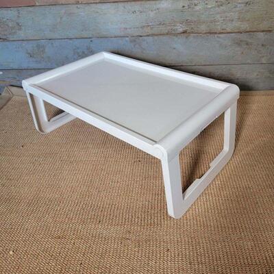 Space Age White Tray Table by Gueridon Luigi Massoni - Guzzini Italy
