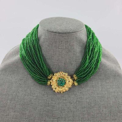 Retro Mod 1960s Gold Tone Emerald Glass Bead Choker Necklace
