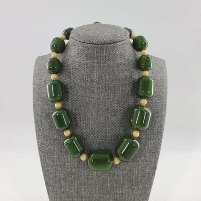 Retro Mod Green Swirl Bakelite Beaded Choker Necklace
