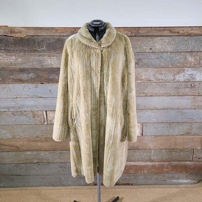 Collection Nuage Faux Fur Coat Large
