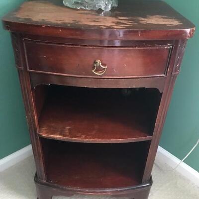 nightstand $40
18 X 15 X 28'
2 available