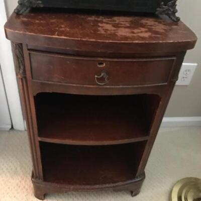nightstand $40
18 X 15 X 28'
2 available