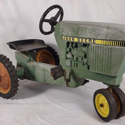 Vintage ERTL John Deere no. 520 Pedal Tractor