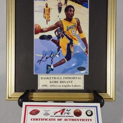 Kobe Bryant Signed Los Angeles Lakers Photo & COA