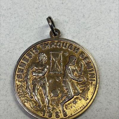 https://www.ebay.com/itm/115498367649	REX 1969 .925 Fine Silver New Orleans Mardi Gras Doubloon Coin Token LOOPED A325		Auction Starts...