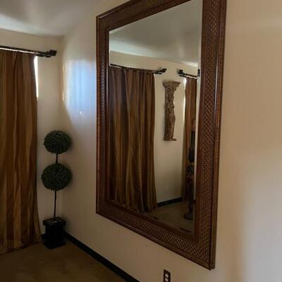 ITEM IS AVAILABLE FOR PURCHASE NOW.  TEXT 760-668-0554 TO PURCHASE.  WE ACCEPT ZELLE ONLY 
Large Rectangular mirror with Beveled Glass...