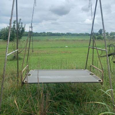 Outdoor swinging bed