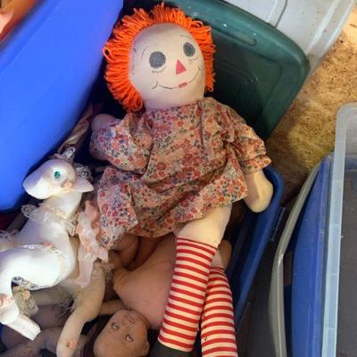 tote of dolls