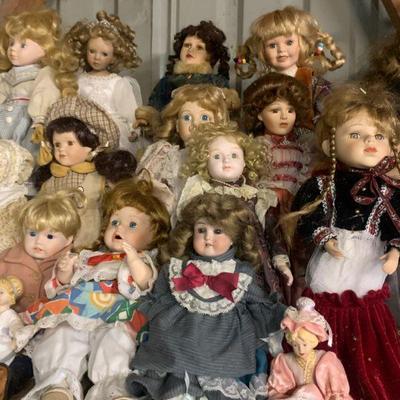 Lot of porcelain dolls
