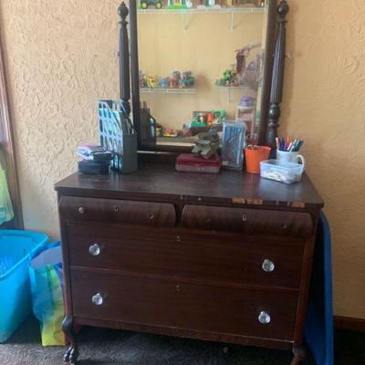 Dresser 