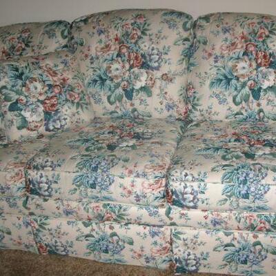 Floral sofa couch   BUY IT NOW $ 135.00