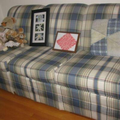 Broyhill plaid sofa  BY IT NOW $  155.00