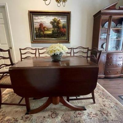 Dining room table, chairs, 3 leaves, mats 