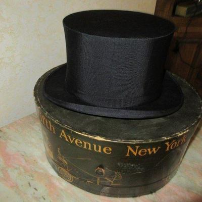 ANTIQUE MEN'S TOP HAT DOBBS FIFTH AVENUE NEW YORK WITH ORIGINAL BOX EXCELLENT SHAPE.
