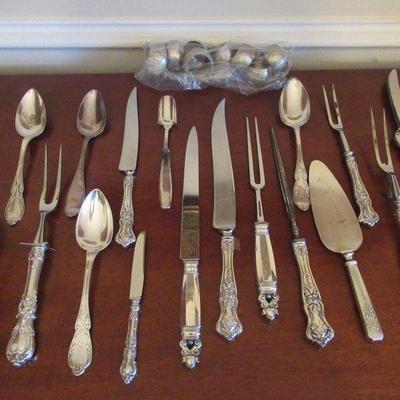 8 PIECES OF ASSORTED ANTIQUE SILVER PLATED CUTTERY SERVINGWARE NAPKIN HOLDERS