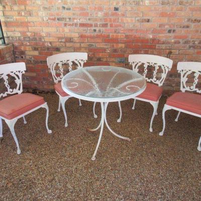 VINTAGE WROUGHT IRON PATIO LAWN & GARDEN SET TABLE 30â€ X 30â€