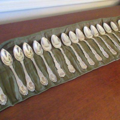 ANTIQUE 16 PIECE STERLING SILVER SPOON SET