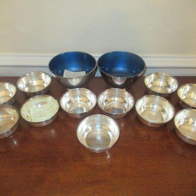 SILVER PLATE TOWEL AND FINGER BOWLS