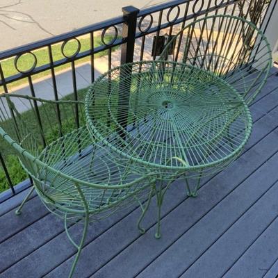 Serendippity round Garden Patio Table with Chairs 