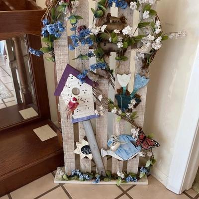 Birdhouse decor