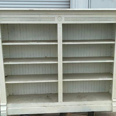 https://www.ebay.com/itm/115505851319	LRM5751 Vintage Distressed White Wood Bookshelf Local Pickup		Auction	Starts 08/26/2022 after 6 PM
